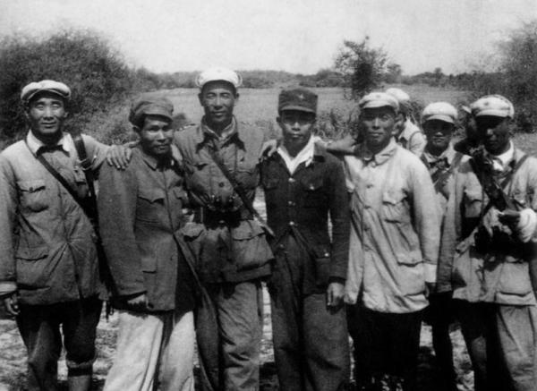 他是解放海南島的功臣,論資歷可授上將,建國後為何銷聲匿跡了? 他是解放海南島的功臣,論資歷可授上將,建國後為何銷聲匿跡了?