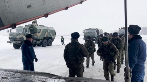 離譜！2萬暴徒無法無天，美國務卿要求保證暴徒權利還抹黑俄軍