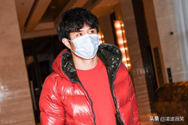 國足報到高畫質:戴偉浚首次亮相,蒿俊閔身著紅裝,韓佳奇潮味十足 國足報到高畫質:戴偉浚首次亮相,蒿俊閔身著紅裝,韓佳奇潮味十足