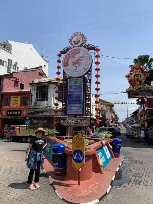 回憶是條悠長的海岸線，風平浪靜的馬六甲海峽