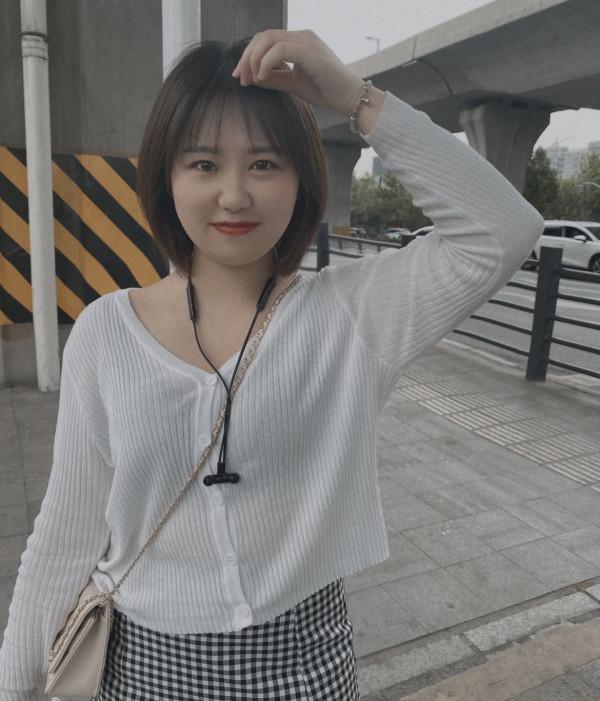 圓臉女生典型的“瘦臉”髮型，韓系風格有氣質，簡單好打理