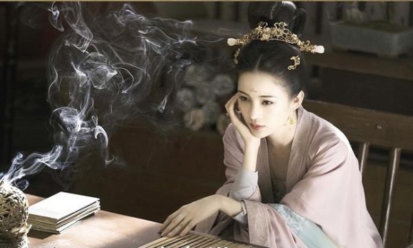 楊紫與歡瑞解約，5位“小花”齊爭“一姐”位置，誰更有勝算？