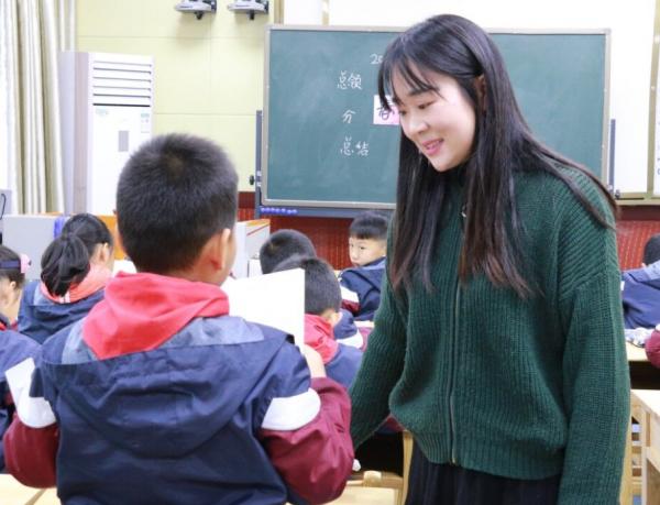 校長痛批教師上課兩大現象,為何不遵守師德?老師:請領導先帶頭 校長痛批教師上課兩大現象,為何不遵守師德?老師:請領導先帶頭