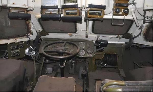 戰鬥民族有多硬核？裝甲車一改就當房車，連洋娃娃也是軍工製造