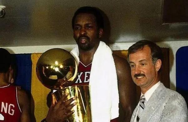 今天為大家帶來第6-15位球員的NBA歷程,是否有你崇拜的偶像呢? 今天為大家帶來第6-15位球員的NBA歷程,是否有你崇拜的偶像呢?