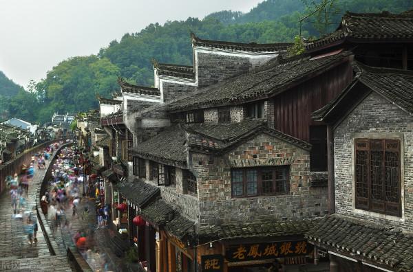 品味古鎮的歷史文化，嘗古鎮的傳統美食