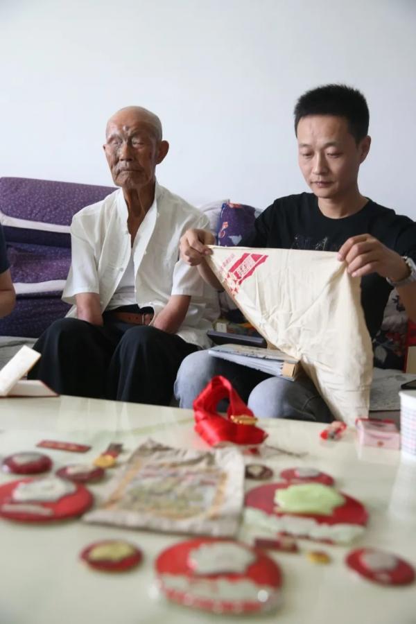 1952年,他因炮彈失去雙手,病好後執意回鄉勞動:不給國家添麻煩 1952年,他因炮彈失去雙手,病好後執意回鄉勞動:不給國家添麻煩