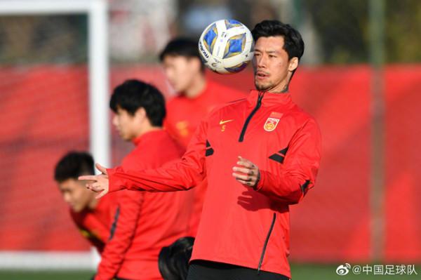 51+9！國足赴日代表團總人數不超60人，上海集訓半數人員無緣出訪