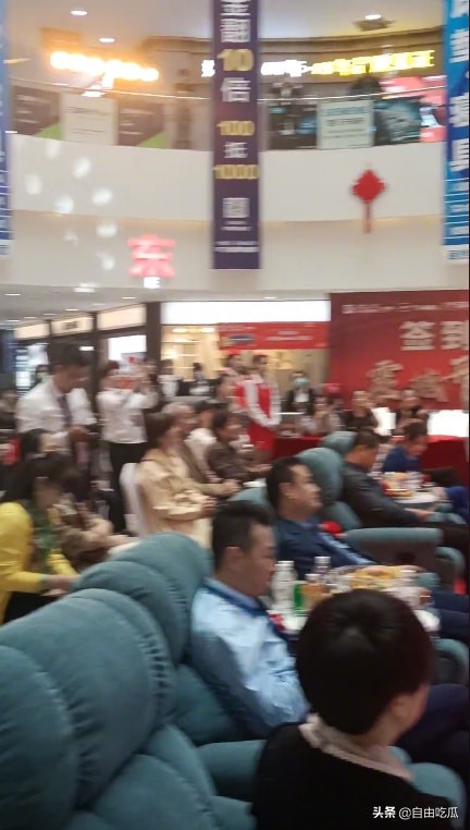 57歲孫興去四線城市參加商演,網友:武林神話無名真的混成無名了 57歲孫興去四線城市參加商演,網友:武林神話無名真的混成無名了