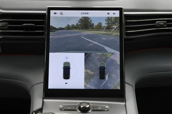 零百加速4.7秒,軸距2米9,開出去回頭率十足,帶你看蔚來ES6 零百加速4.7秒,軸距2米9,開出去回頭率十足,帶你看蔚來ES6