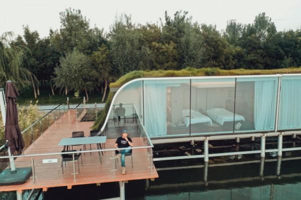 沙湖邊的超級網紅酒店，住在蛋裡是什麼樣的體驗