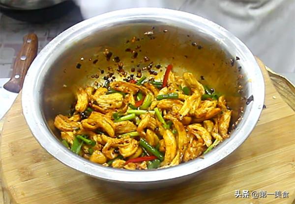 在家也能當大廚,手撕雞這樣做太好吃了,香辣過癮,雞肉酥香嫩滑 在家也能當大廚,手撕雞這樣做太好吃了,香辣過癮,雞肉酥香嫩滑