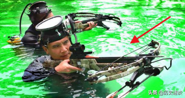 弓弩效能落後，為啥中國特種兵還在使用？這幾點槍械無法替代