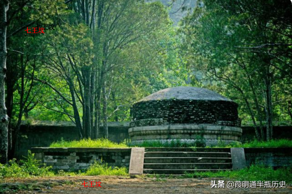 無名英雄紀念碑文為何寫做無朕加之而不怒，而不是無故加之而不怒