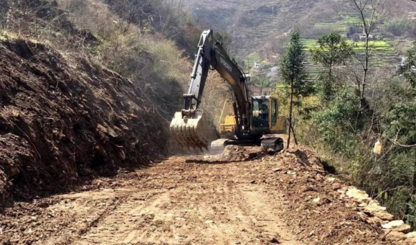 中國農村的水泥路,普遍只修到3.5米,為什麼不能修寬點? 中國農村的水泥路,普遍只修到3.5米,為什麼不能修寬點?