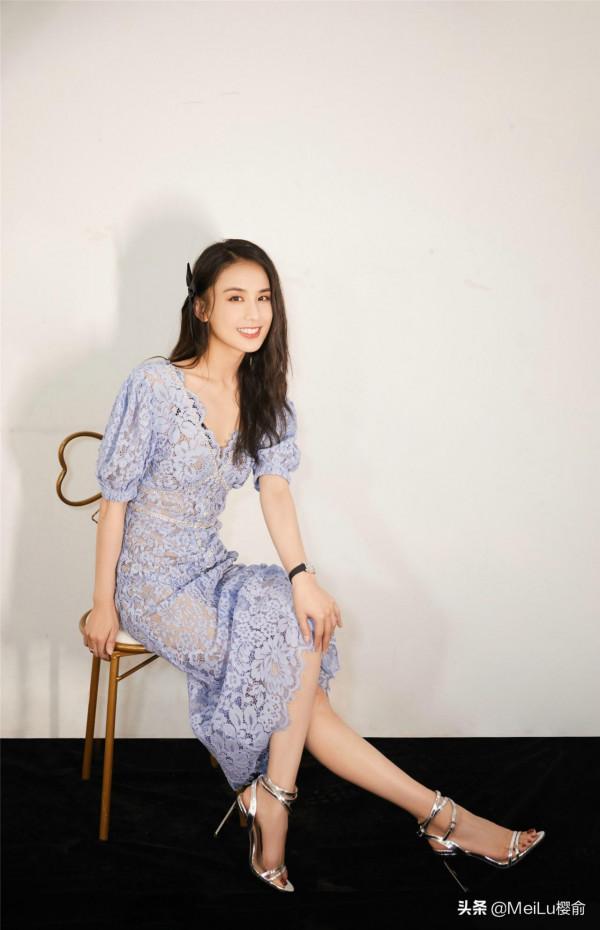 黃聖依美得優雅，端莊大氣，真有魅力