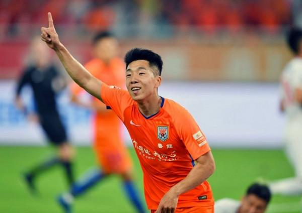 直接說他是山東泰山的金敬道，國足和白斬雞的代表就行，不用遮掩