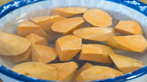 湖南最出名的12道名菜，香辣可口，又鮮又嫩，自己在家也能輕鬆做