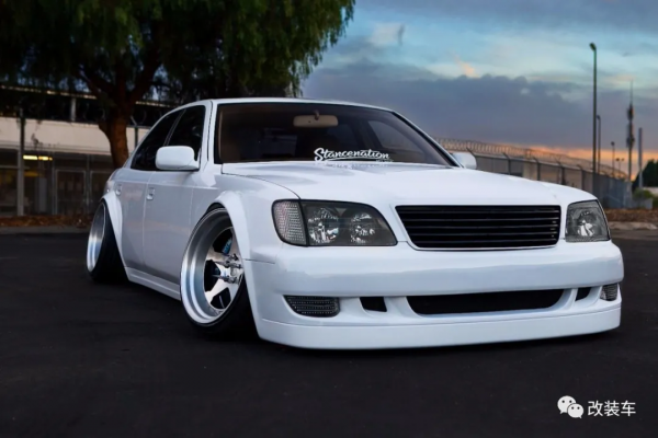 身中VIP劇毒的英菲尼迪Q50車主，即使吃白粥配榨菜也要堅持改裝