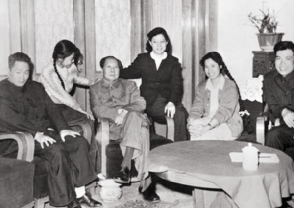 2008年,邵華逝世,毛新宇透露母親遺願:想和父親陪伴在奶奶身邊 2008年,邵華逝世,毛新宇透露母親遺願:想和父親陪伴在奶奶身邊