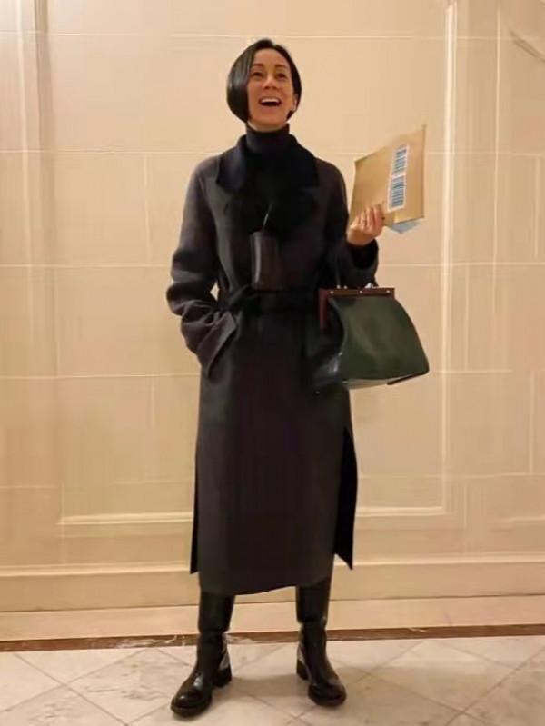 60歲女人氣質再好穿衣也別花哨，學她這樣穿，演繹歲月不敗美人