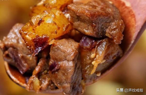 一頓飯：孜然土豆牛肉粒+毛血旺