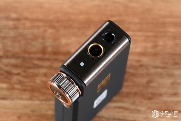 iFi GO blu：最迷你藍芽解碼耳放之一，有線、無線高音質享樂