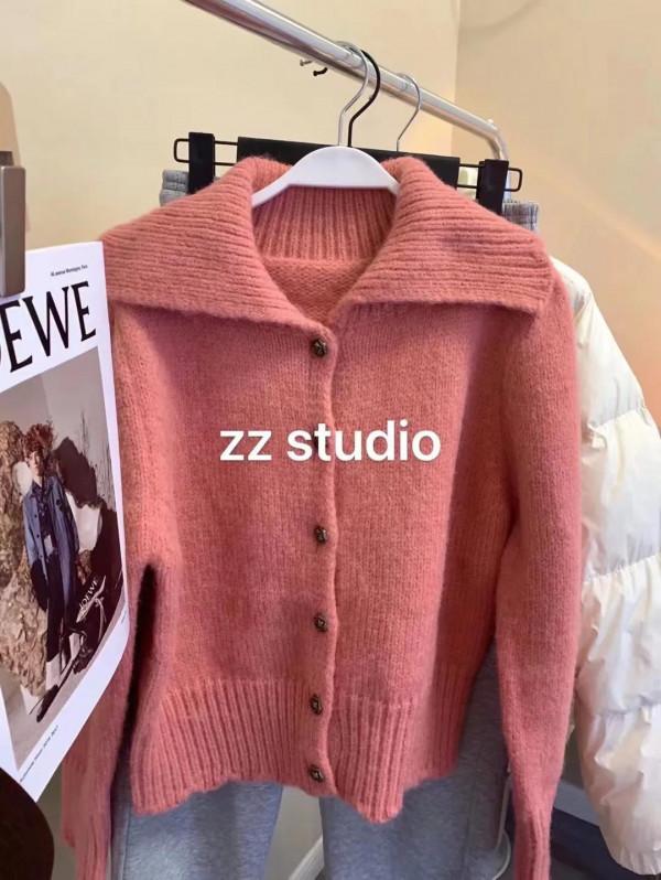 152小個子搭配 大翻領蜜桃毛衣