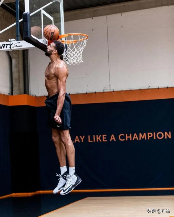 NBA早報：喀山隊官宣梅奧，洛瑞穿7號得到許可，12年總決哈登失常