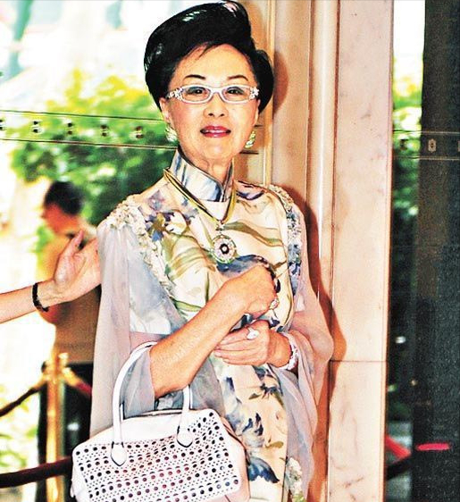 名媛陸雁群去世，曾為出席TVB盛裝打扮：穿百萬旗袍，戴上億寶石