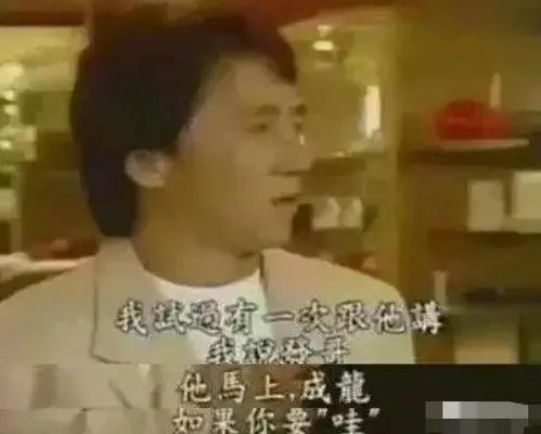 ";節儉影帝";周潤發:身價56億卻用二手機,腳踏15塊人字拖擠公交 ";節儉影帝";周潤發:身價56億卻用二手機,腳踏15塊人字拖擠公交