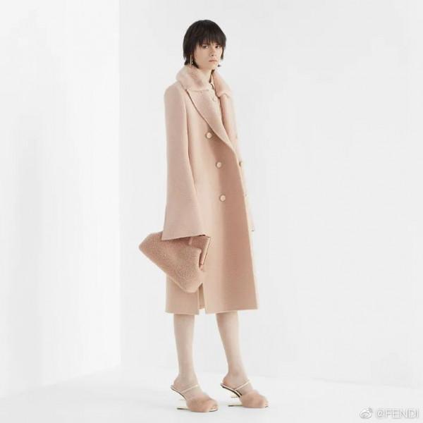 初雪,穿得像徐璐這麼可愛會得到愛情麼? 初雪,穿得像徐璐這麼可愛會得到愛情麼?