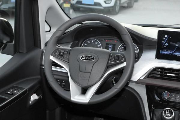 想買10萬以內側滑門MPV，可以看看瑞風M3，空間大、底盤高、省油