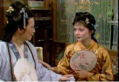 紅樓夢：住奴才隔壁，後門通街，賈政羞辱薛家觸怒王夫人賭氣反擊