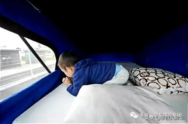 江鈴福特途睿歐升頂房車,不足5米卻能4人睡臥,還可進地庫 江鈴福特途睿歐升頂房車,不足5米卻能4人睡臥,還可進地庫