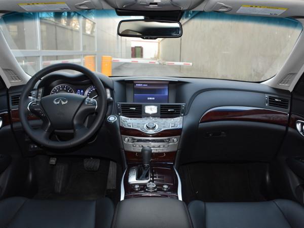 狹路相逢，勇者勝！英菲尼迪Q70對比紅旗H9，結果如何？