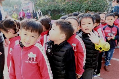 早操活力燃爆小宇宙,聽說爸爸媽媽也來圍觀啦 早操活力燃爆小宇宙,聽說爸爸媽媽也來圍觀啦