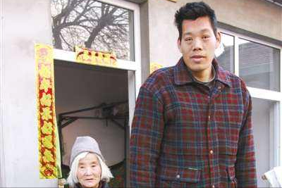 售賣金牌,靠70歲母親拾荒為生,切除大腸,他們退役後生活太艱難 售賣金牌,靠70歲母親拾荒為生,切除大腸,他們退役後生活太艱難