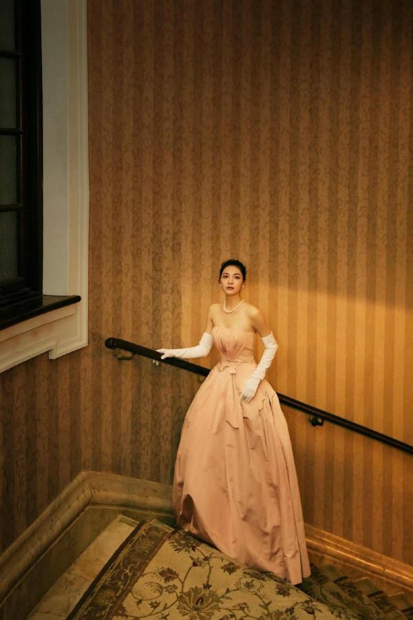 鍾楚曦貪玩公主氛圍感 鍾楚曦貪玩公主氛圍感