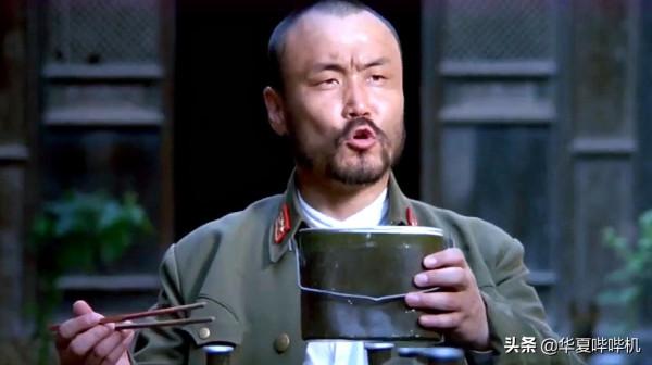 為了博眼球，有人賣慘有人吃板磚，有人卻吃出了儀式感