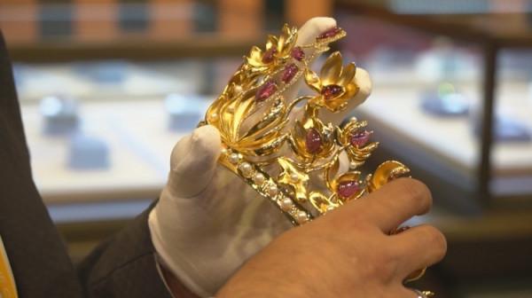 進博會成為海外客商圓夢舞臺 巴基斯坦手工皇冠亮相展會 進博會成為海外客商圓夢舞臺 巴基斯坦手工皇冠亮相展會