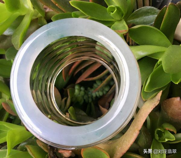 冰透如煙的翡翠高貨手鐲是什麼樣子？