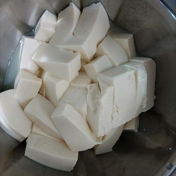 海裙帶豆腐蝦滑湯，鮮掉眉毛