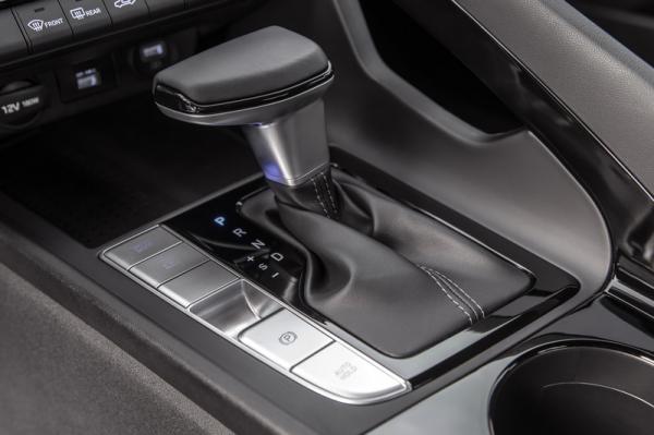 第七代伊蘭特：高科技玩出了新花樣，遠端多場景控制，人車合一