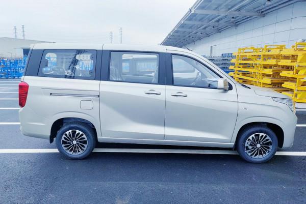 東風新款MPV實車，側滑門，軸距2850mm，5&sol;7&sol;8座都有，兩種動力