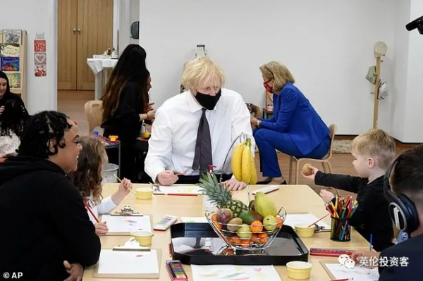 中英對比,英國幼兒園費用超貴排世界第三!爺爺奶奶也要幫忙帶娃 中英對比,英國幼兒園費用超貴排世界第三!爺爺奶奶也要幫忙帶娃