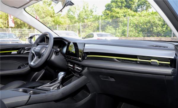 適合家用代步的轎車，外觀漂亮，價格親民，新款榮威i5實力解析