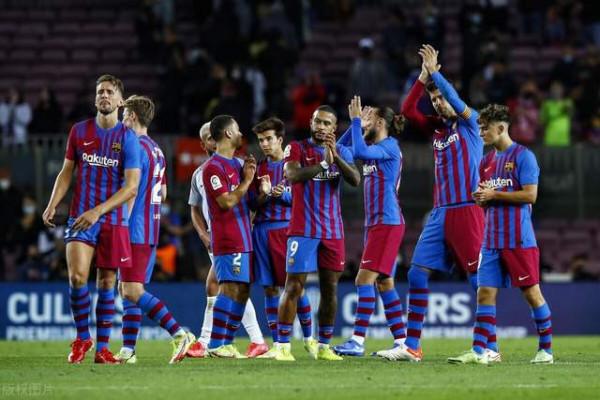 科曼看走眼!力挺之人又拖垮巴薩 賽後遭布斯克茨公開抱怨 科曼看走眼!力挺之人又拖垮巴薩 賽後遭布斯克茨公開抱怨