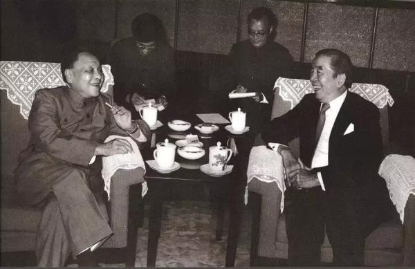 81年包玉剛捐1000萬美元無人敢要，鄧小平出面：我來接受這筆捐贈