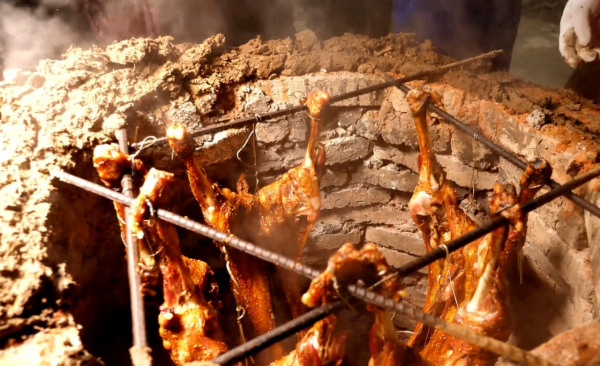 安徽大哥做美食，一隻就賣1480，店在農村生意好，來的都是有錢人